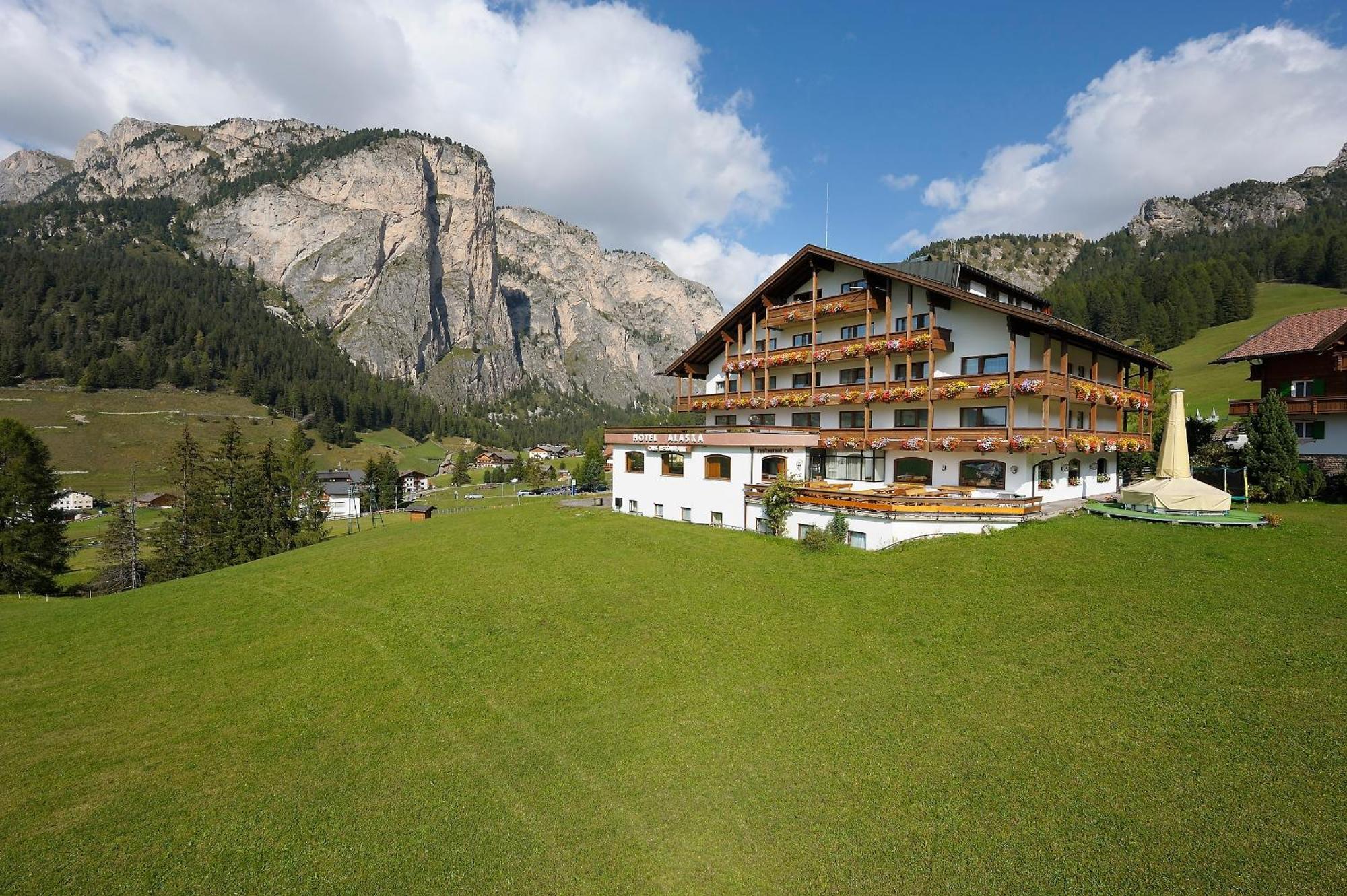 Hotel Alaska Selva di Val Gardena Exteriör bild