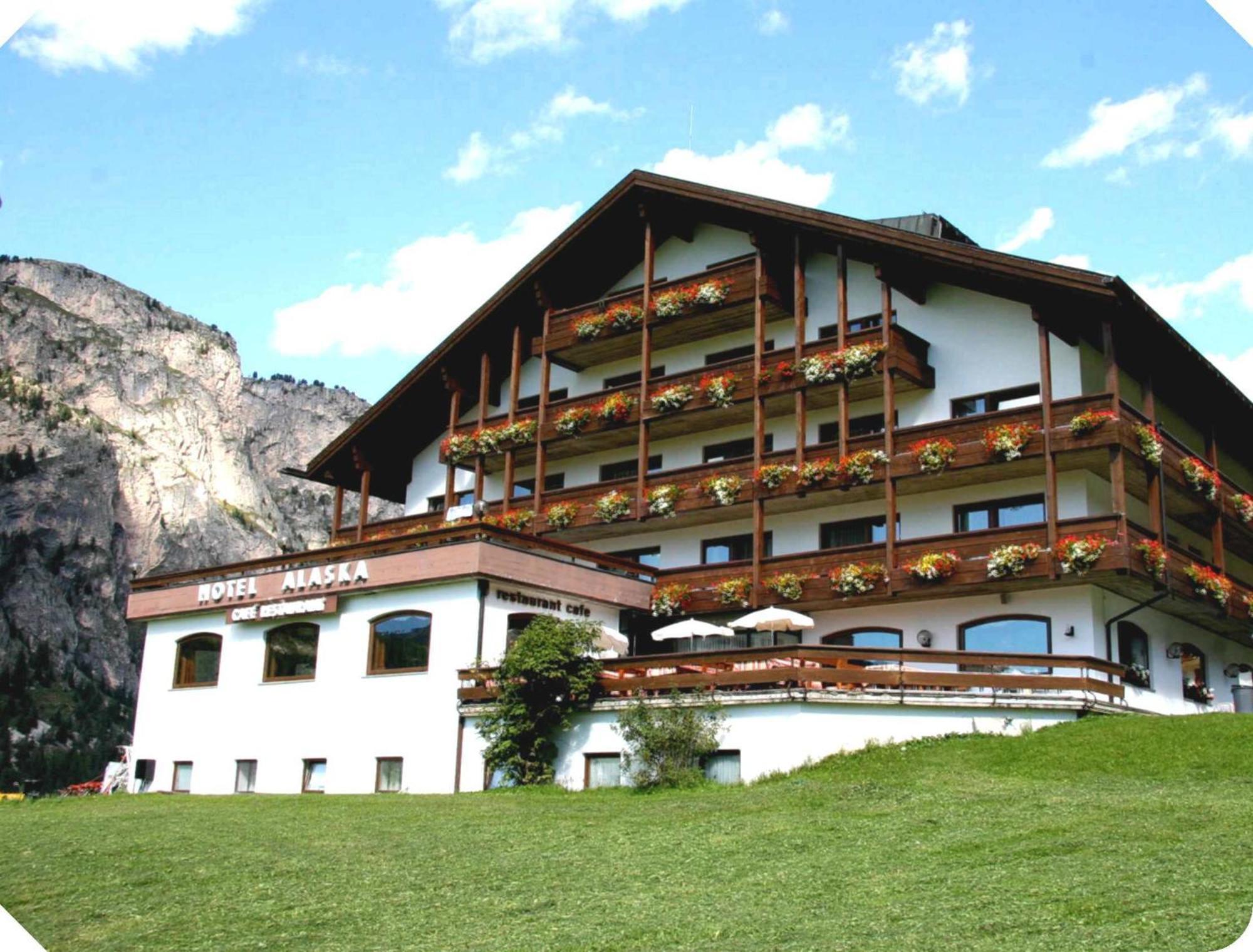 Hotel Alaska Selva di Val Gardena Exteriör bild