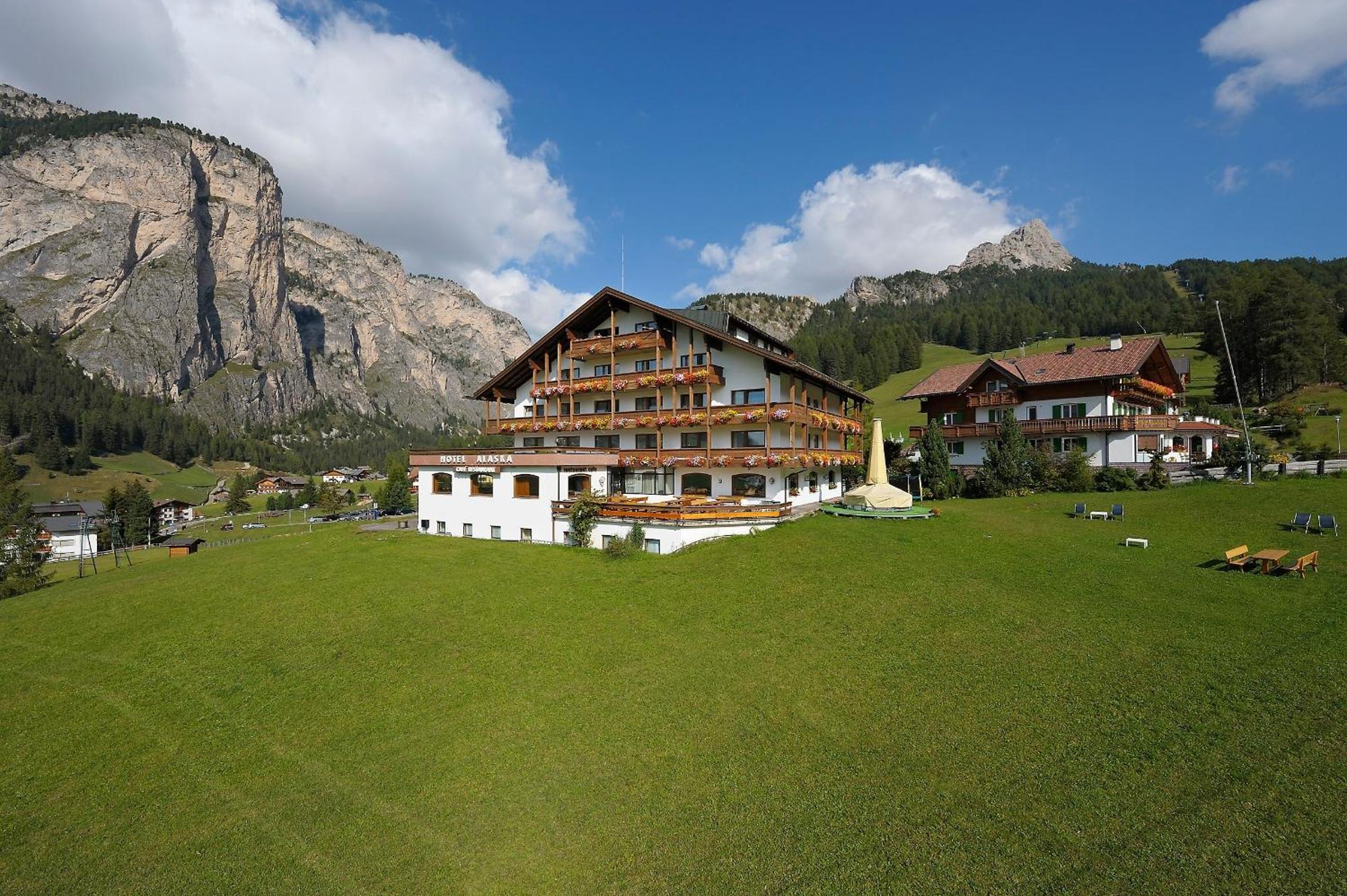 Hotel Alaska Selva di Val Gardena Exteriör bild