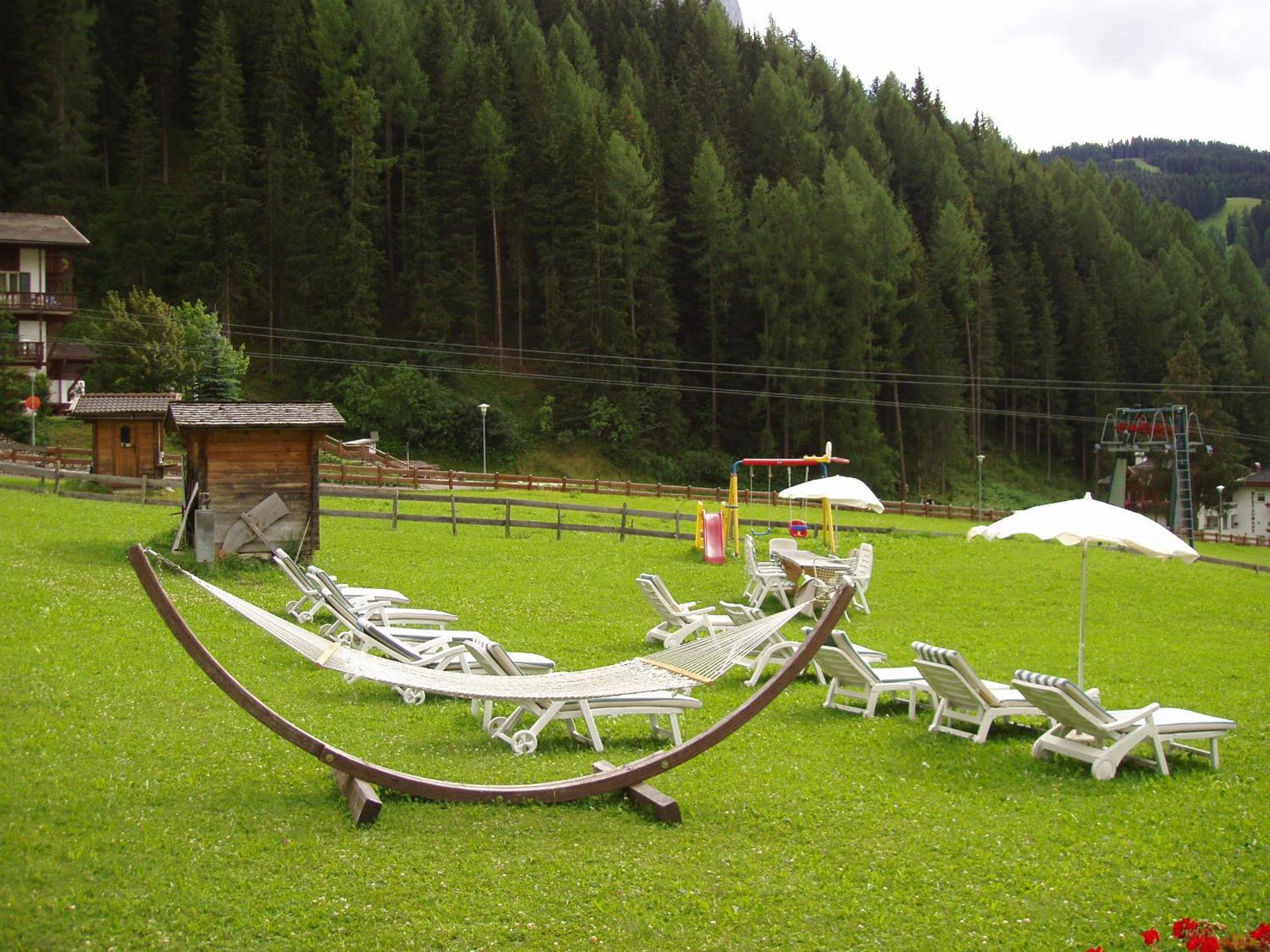 Hotel Alaska Selva di Val Gardena Exteriör bild