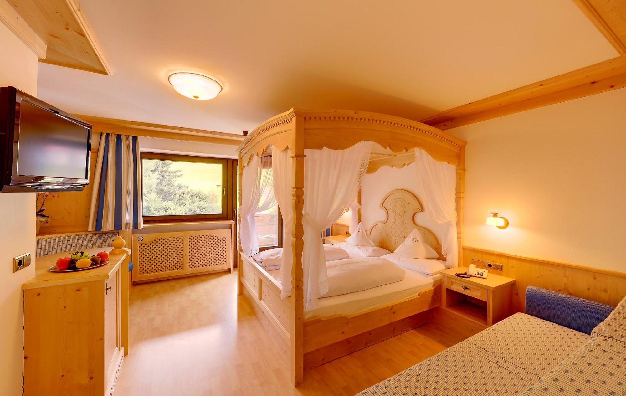 Hotel Alaska Selva di Val Gardena Rum bild