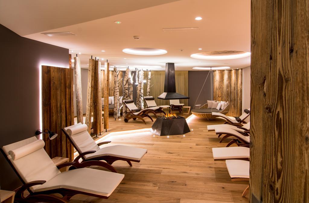Hotel Alaska Selva di Val Gardena Exteriör bild