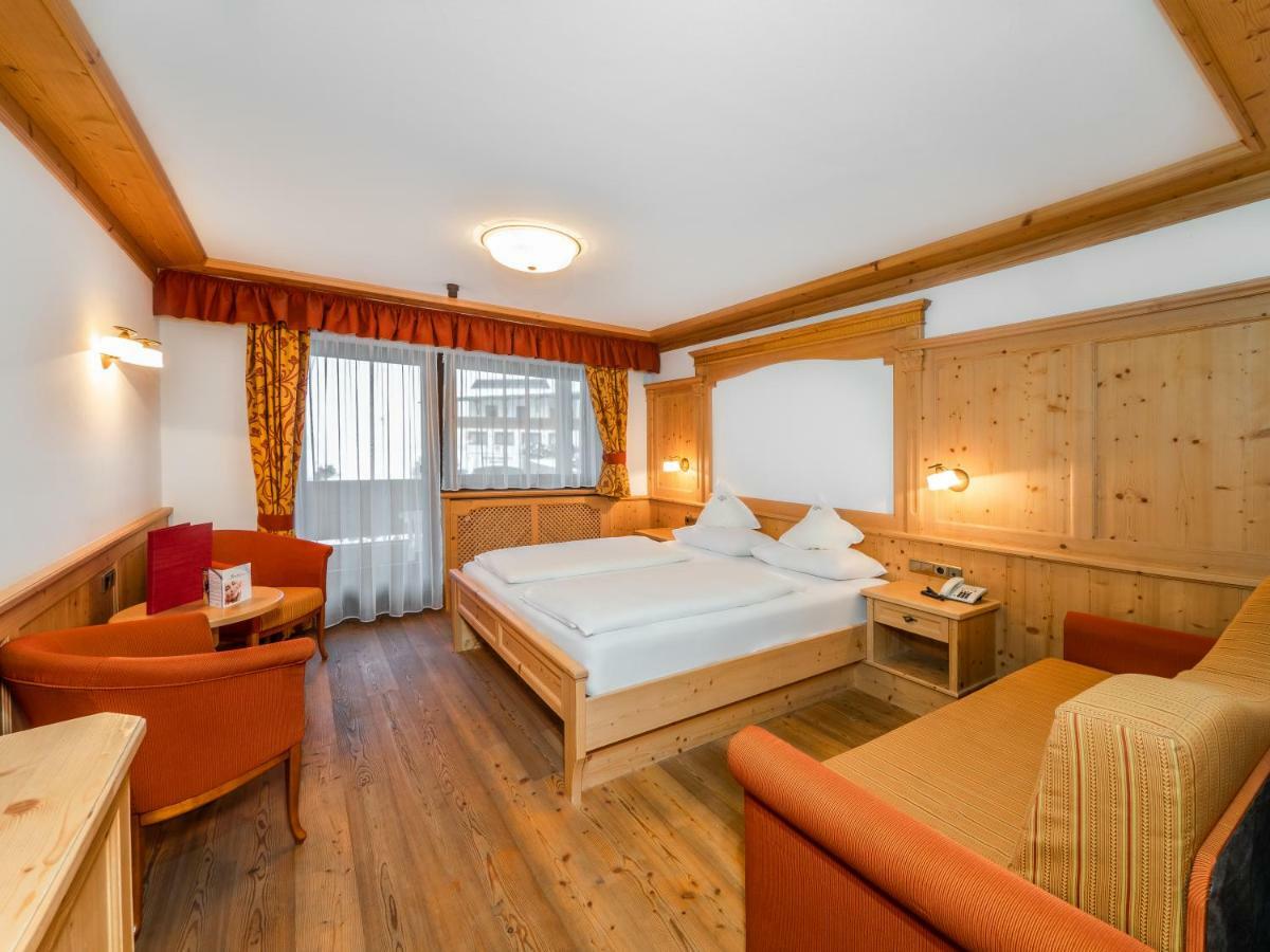 Hotel Alaska Selva di Val Gardena Exteriör bild