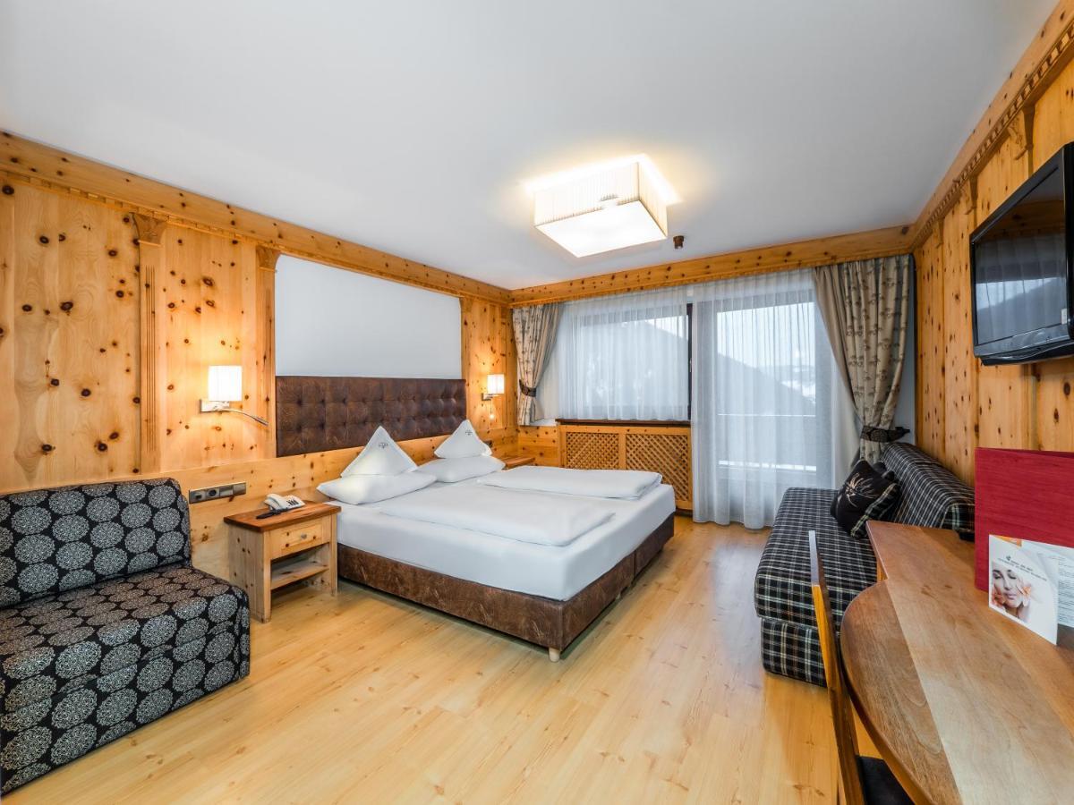 Hotel Alaska Selva di Val Gardena Exteriör bild
